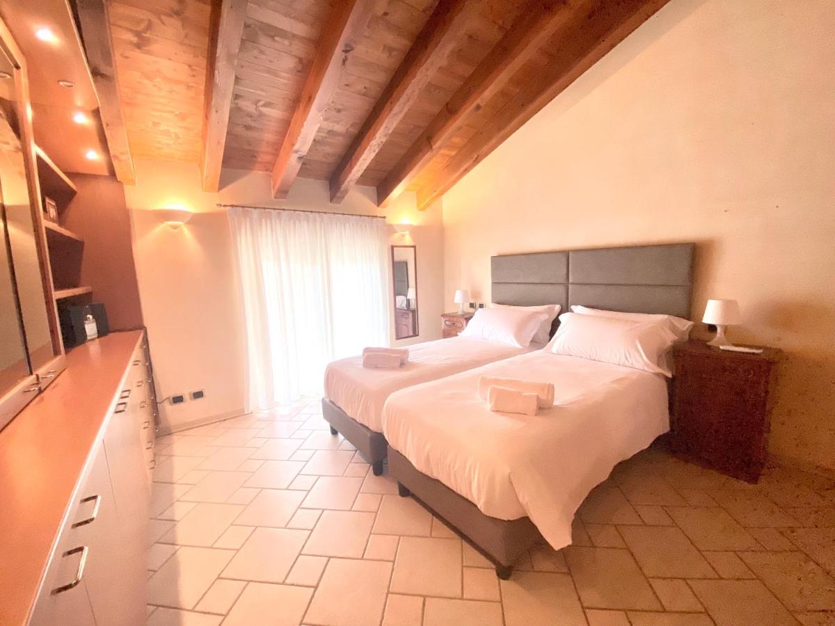 Residence Corte Ferrari -Ciao Vacanze- Moniga del Garda Exterior photo